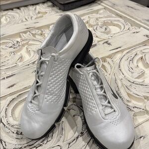 NIKE Golf Zoom Shoes Mens 11 White Pearl black Logo Lace up activewear Sleek